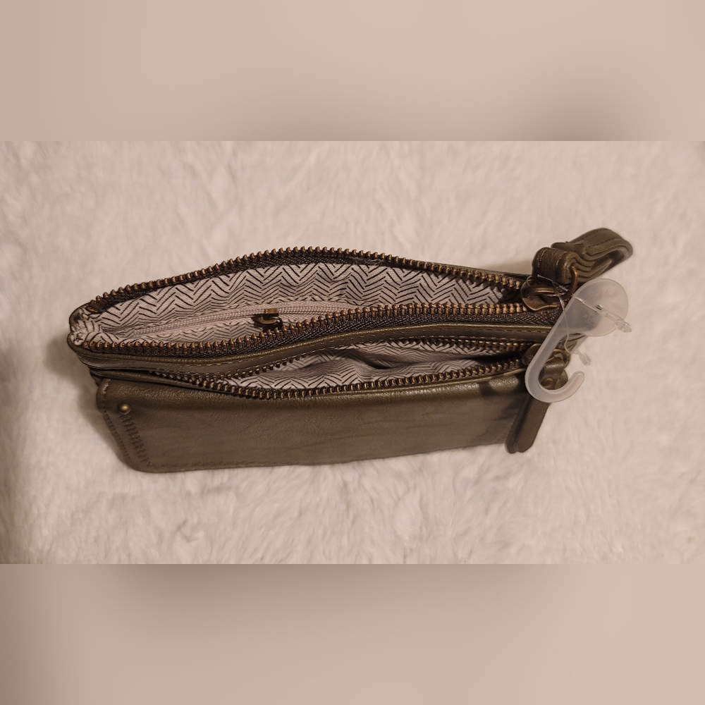 *SOLD* Maisie Faux Leather Flap Wristlet, Olive Green - Picture 4 of 5